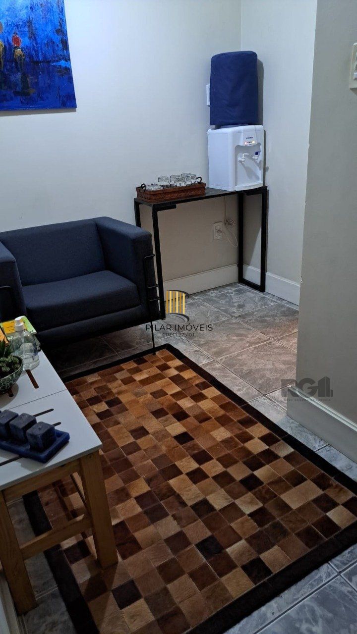 Sala comercial com 39,55 m² de área privativa. Localizado na Rua/Av. Felipe Camarão, no bairro Bom Fim em Porto Alegre.