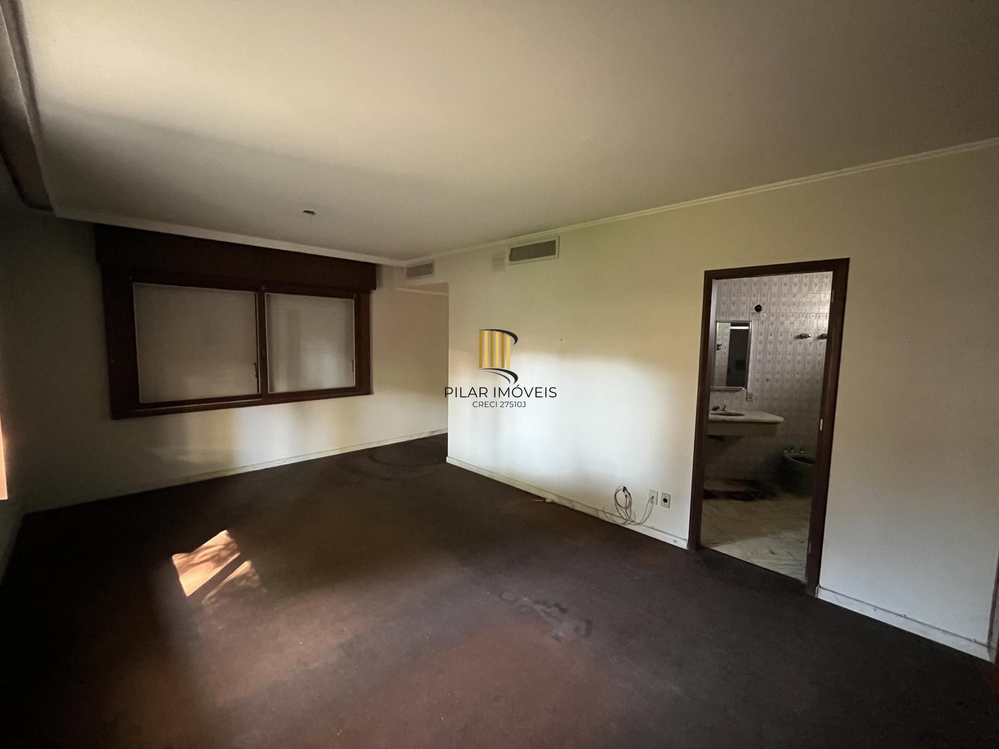Casa de 4 quartos, 2 suítes e 2 vagas de garagem no bairro Boa Vista em POA