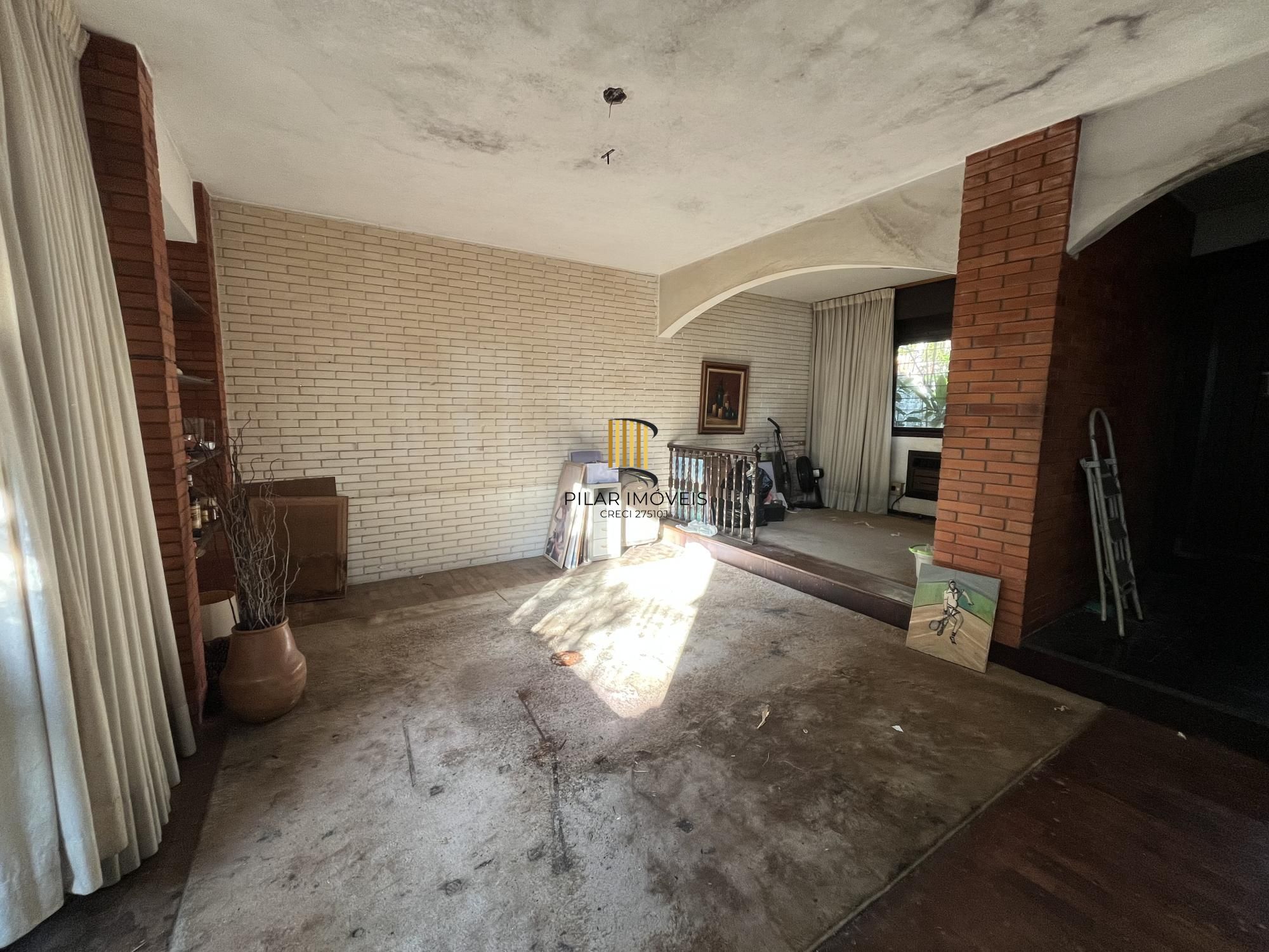 Casa de 3 quartos, suíte e 2 vagas de garagem bairro Auxiliadora em Porto Alegre