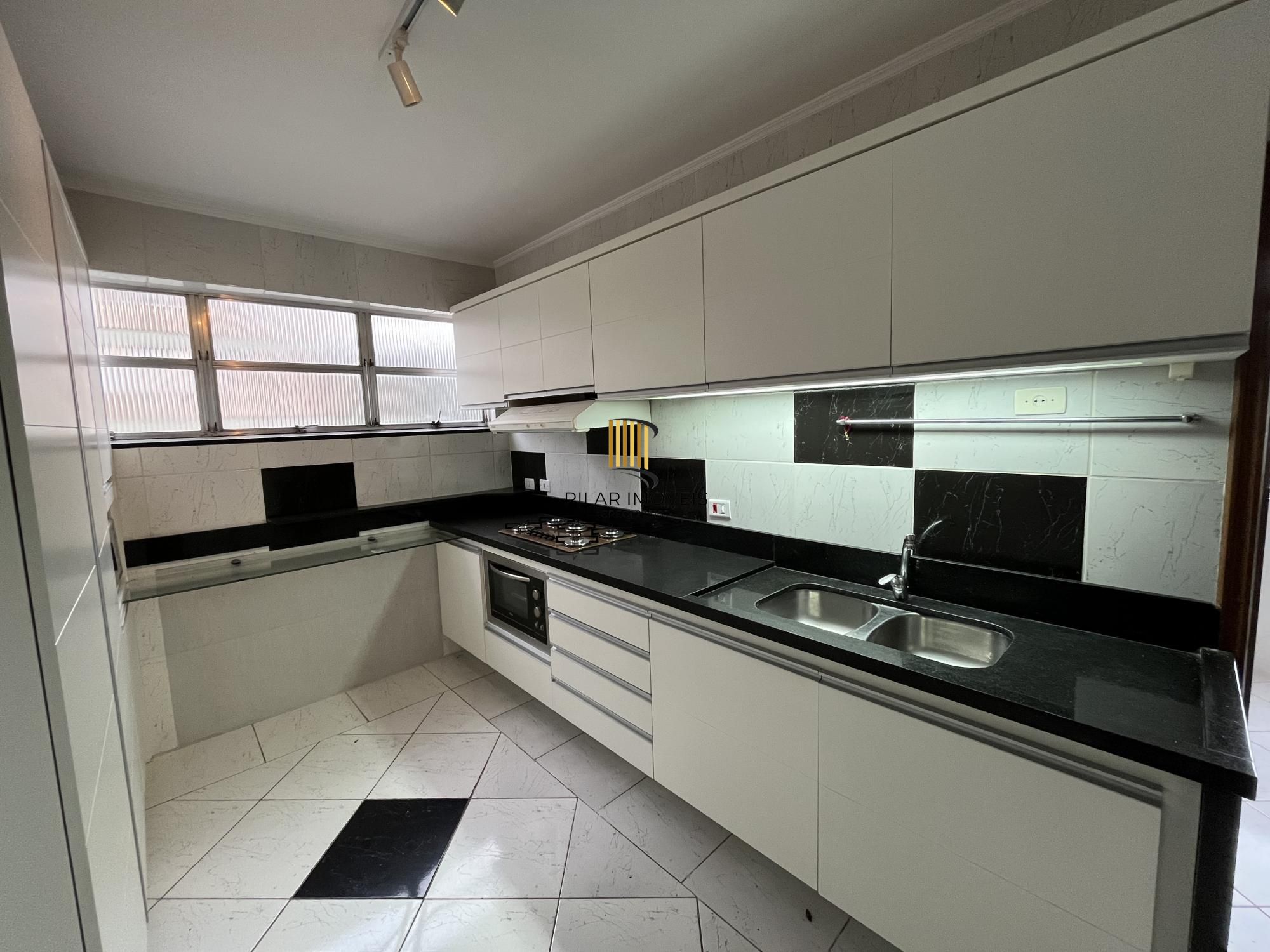 Apartamento de 3 quartos, suíte e 2 vagas de garagem no bairro Farroupilha POA