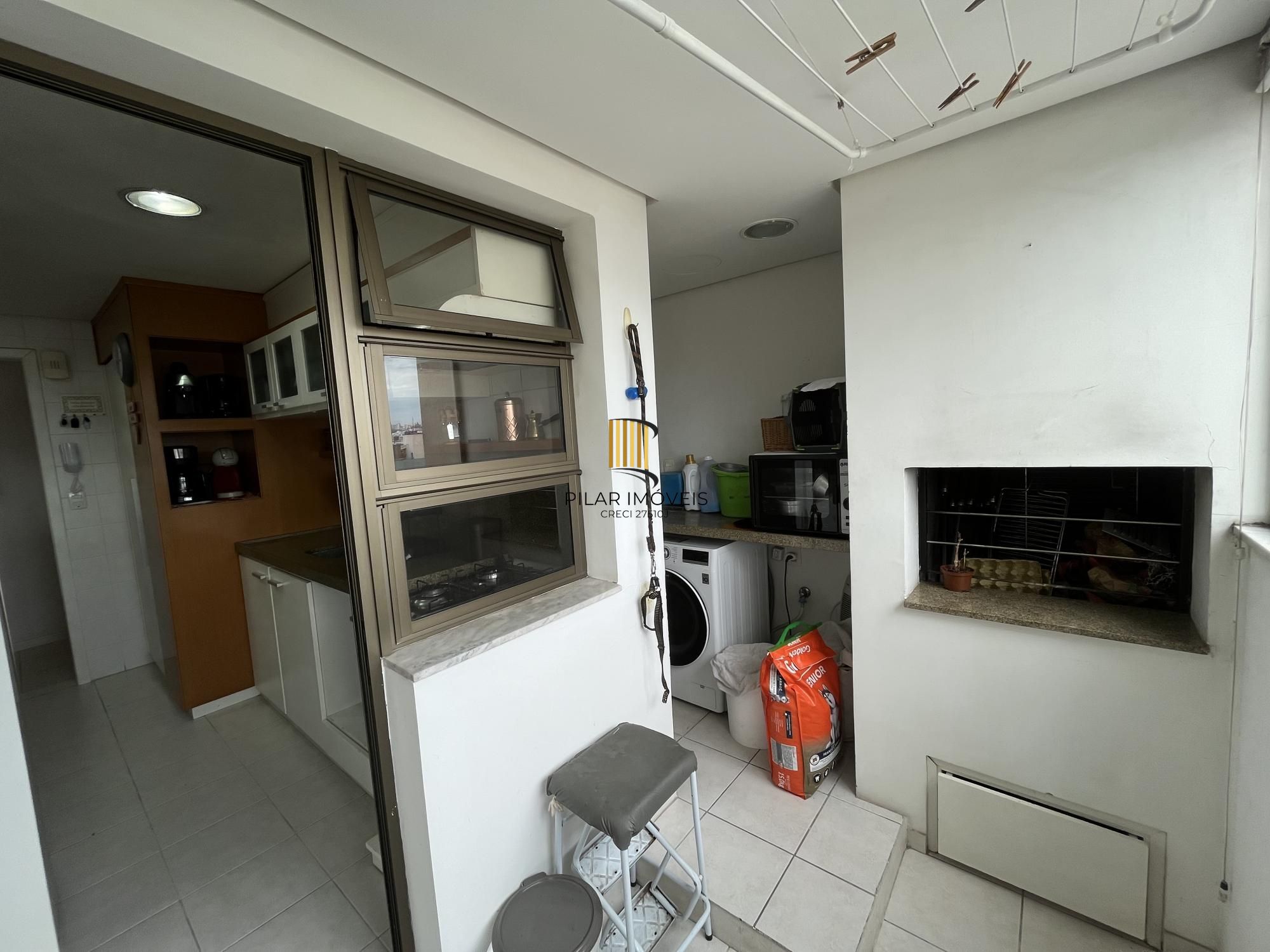 Apartamento de três dormitórios, suíte e uma vaga de garagem no bairro Santana