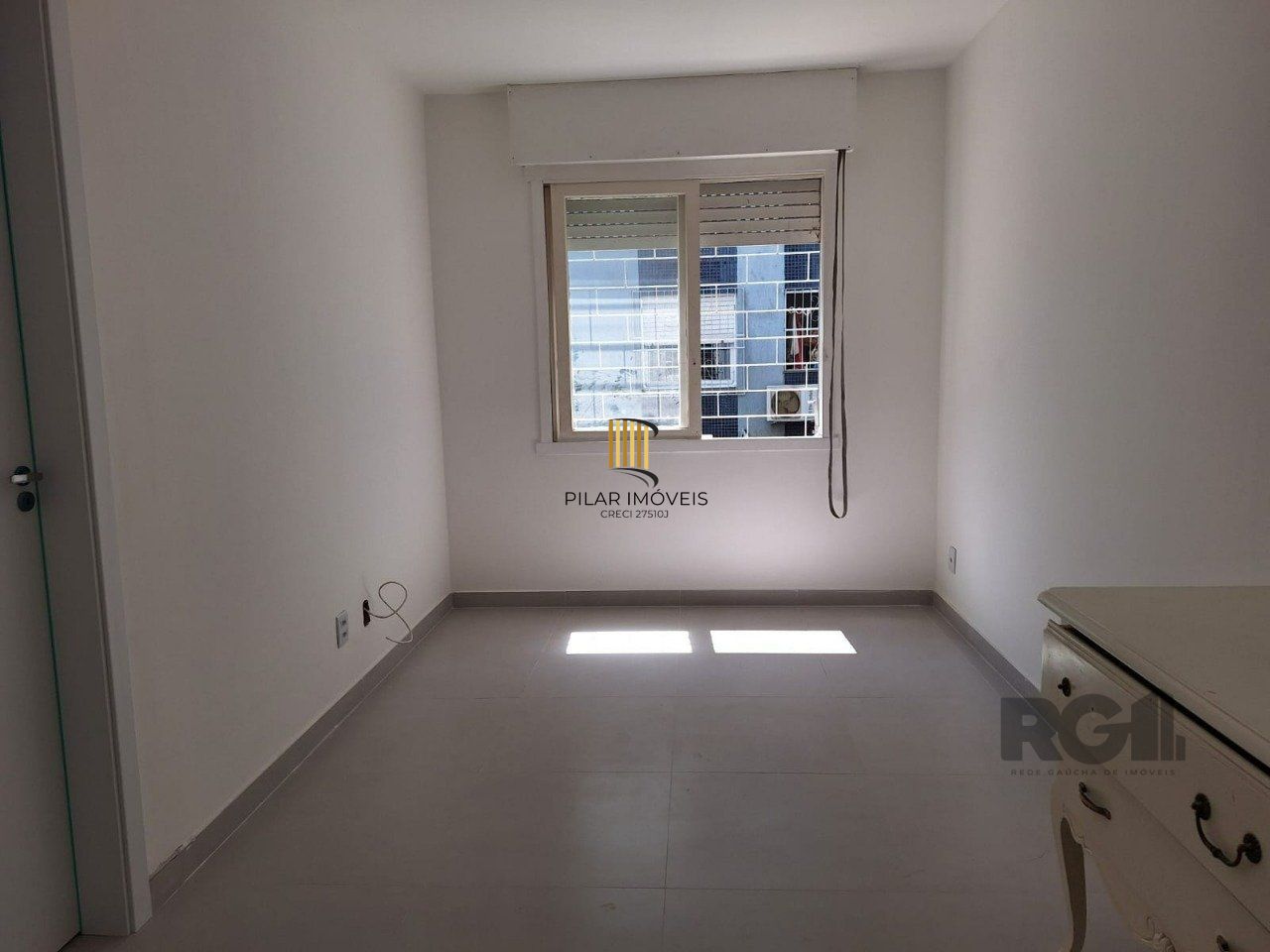 Apartamento térreo de um dormitório transformado em dois dormitórios