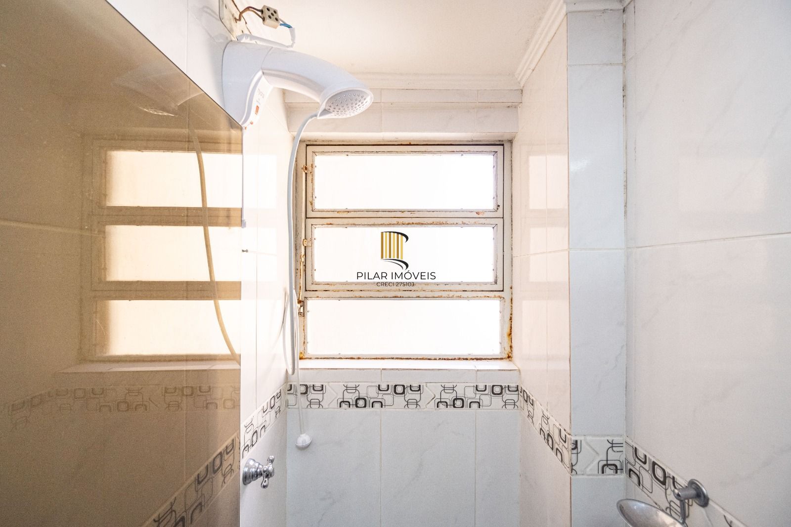 Apartamento de 1 dormitório, semi mobiliado, pronto para morar e com vaga Centro