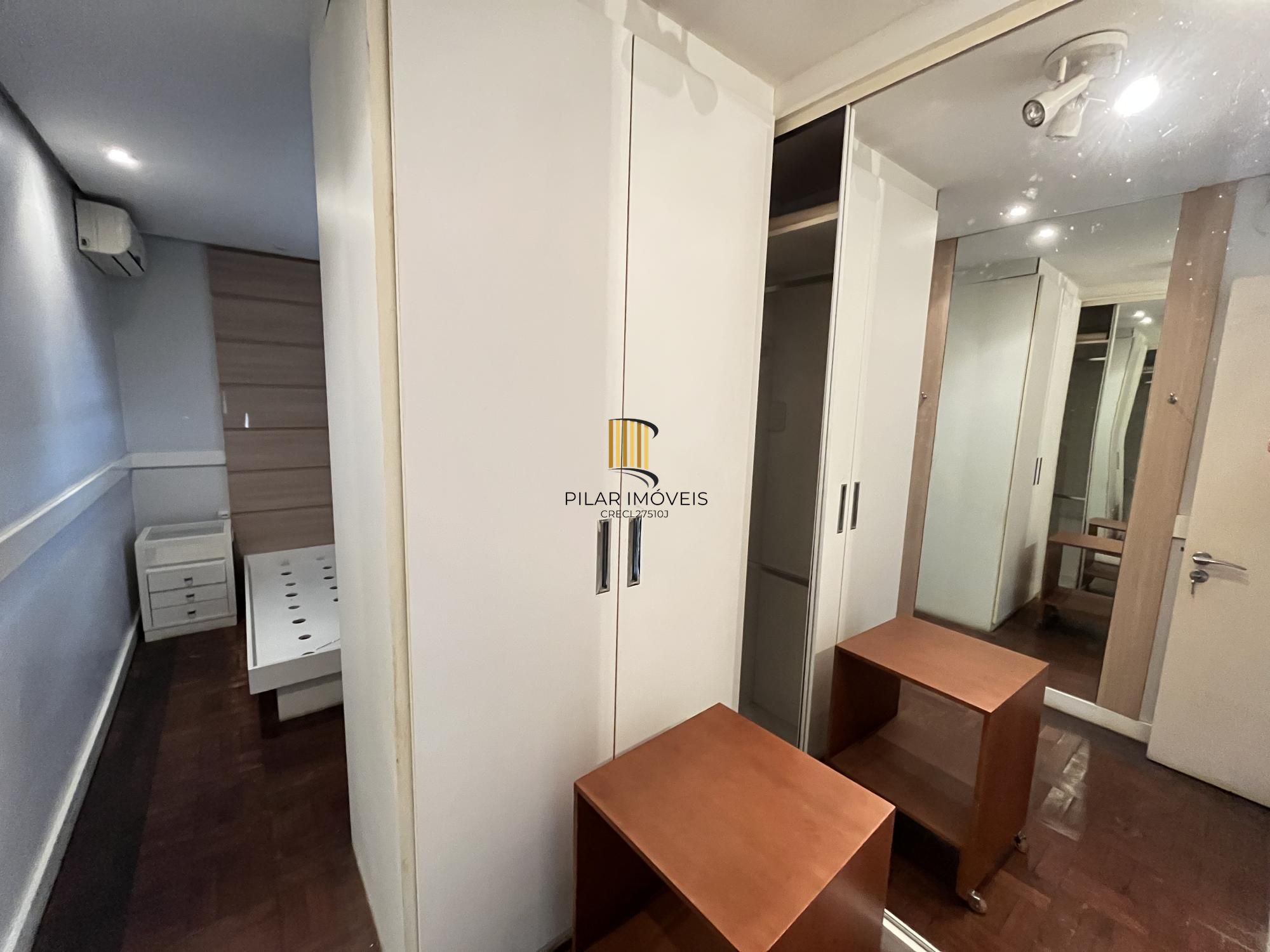 Apartamento de 2 quartos transformados em um no bairro Santa Cecília em POA/RS