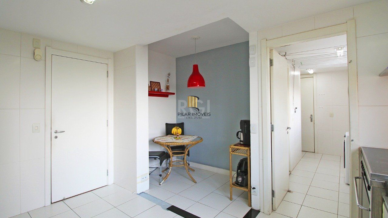 Apartamento com três (3) dormitórios, três (3) suítes sendo uma (1) suíte master e quatro (4) vagas de garagem com dois (2) depósitos próximo ao shopping  Iguatemi, no Condomínio Cipriani Nuova Archit