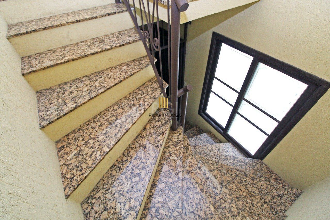 Casa para Venda - 464.5m², 3 dormitórios, sendo 1 suites, 3 vagas - Petrópolis