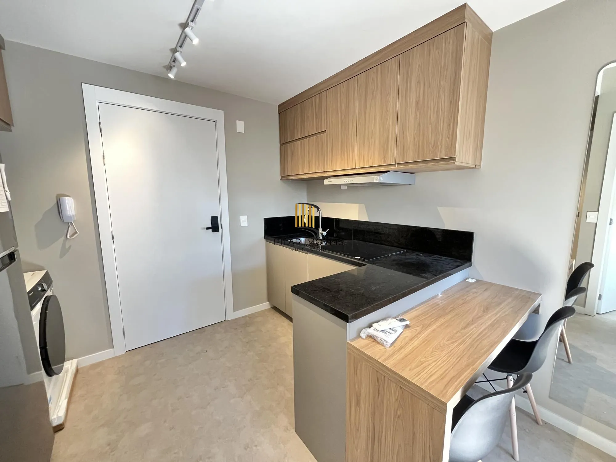 Apartamento semi mobiliado de um quarto com infra e garagem