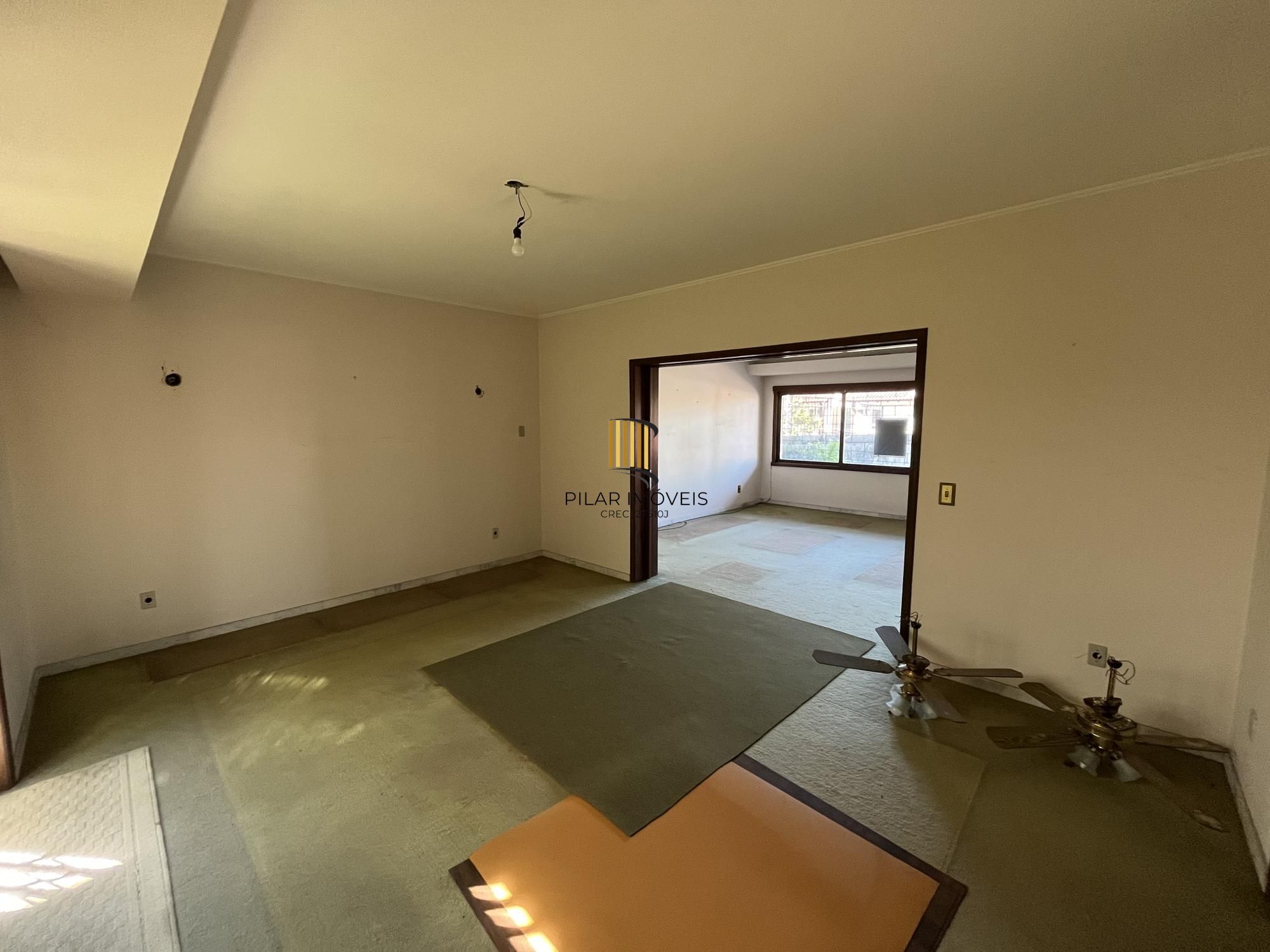Casa de 4 quartos, 2 suítes e 2 vagas de garagem no bairro Boa Vista em POA
