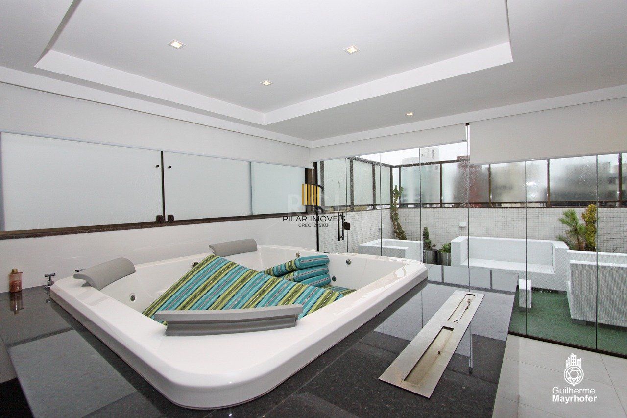 Cobertura para Venda - 327m², 3 dormitórios, sendo 3 suites, 5 vagas - Petrópolis