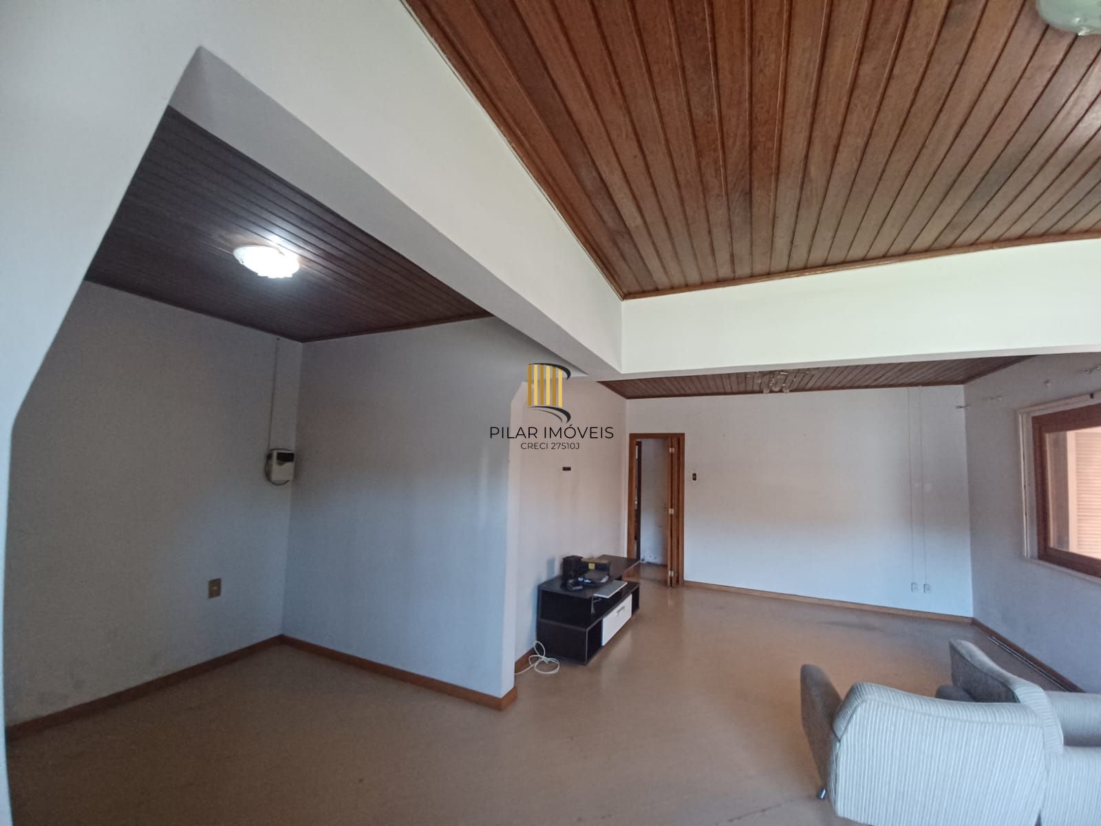 Casa de 3 quartos, suíte e patio no bairro Medianeira em POA