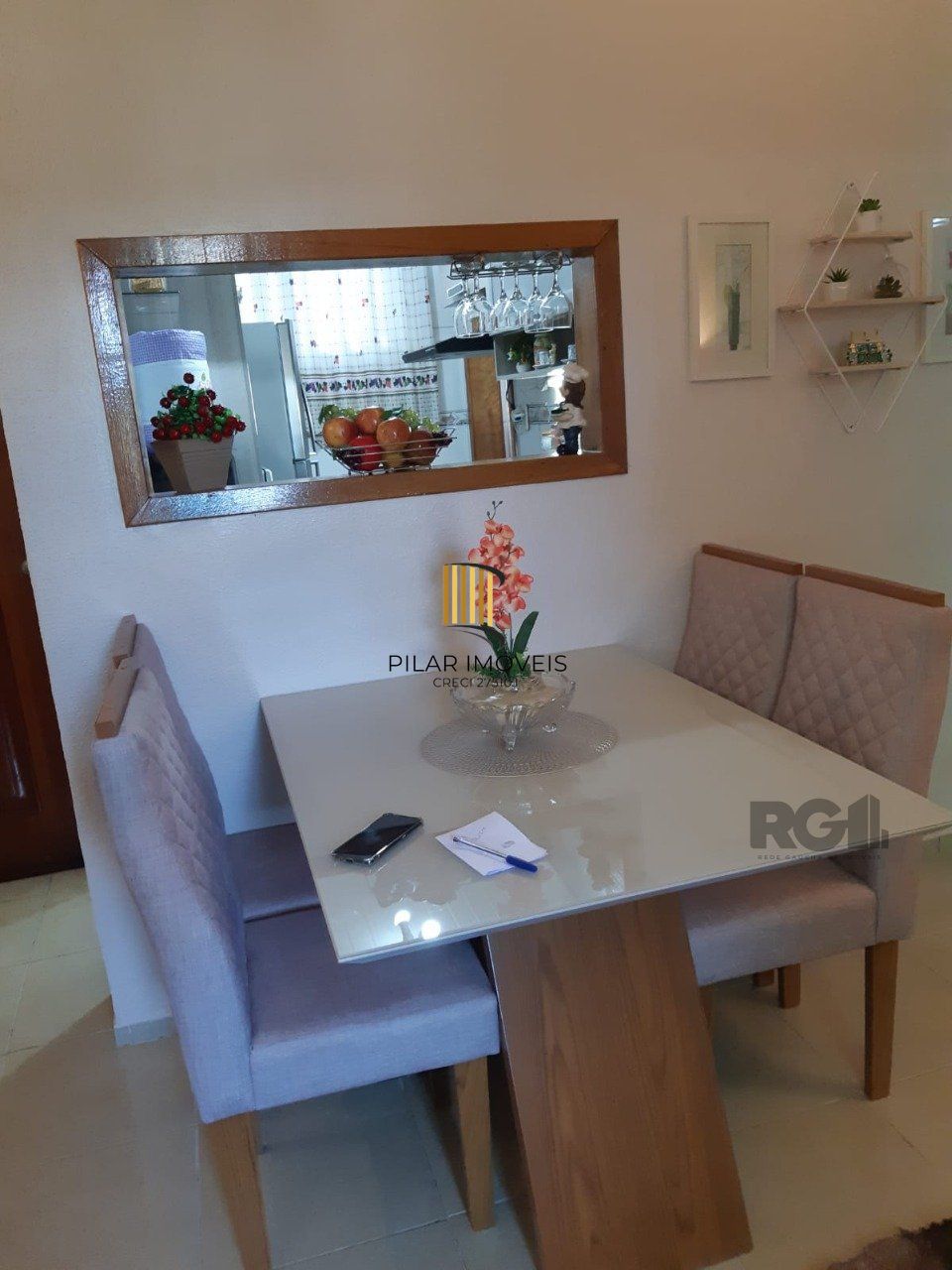   Apartamento térreo de dois dormitórios no bairro Santa Rosa de Lima em Porto Alegre.