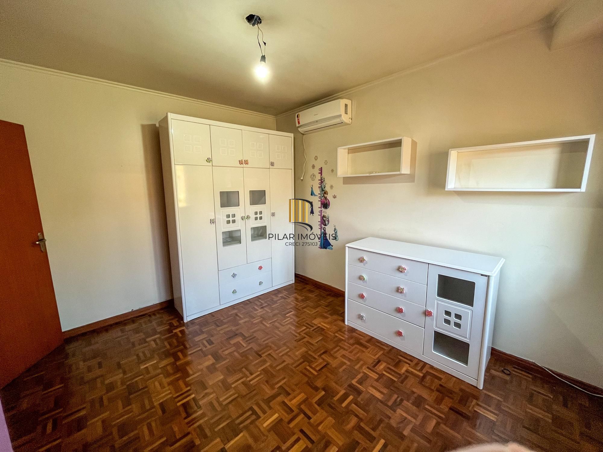 Casa de 3 dormitórios e 1 suíte no bairro Menino Deus em Porto Alegre