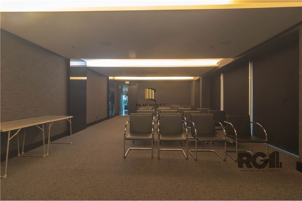 Sala comercial com 36,7 m² de área privativa e 1 vaga(s) de garagem. Localizado na Rua/Av. Doutor Nilo Peçanha, no bairro Bela Vista em Porto Alegre.