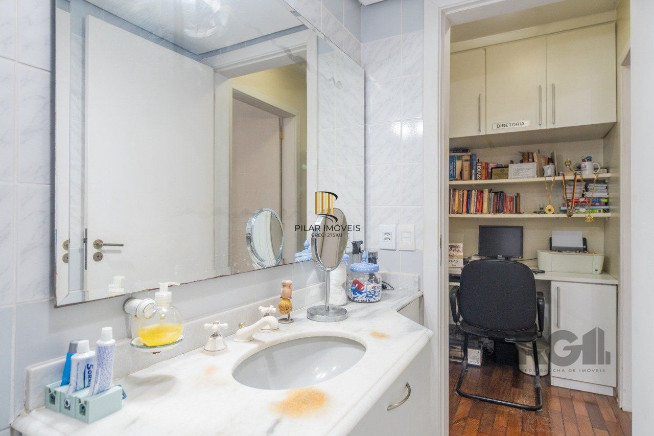 Apartamento de 1 quarto, sacada e uma vaga de garagem no bairro Santana POA/RS.