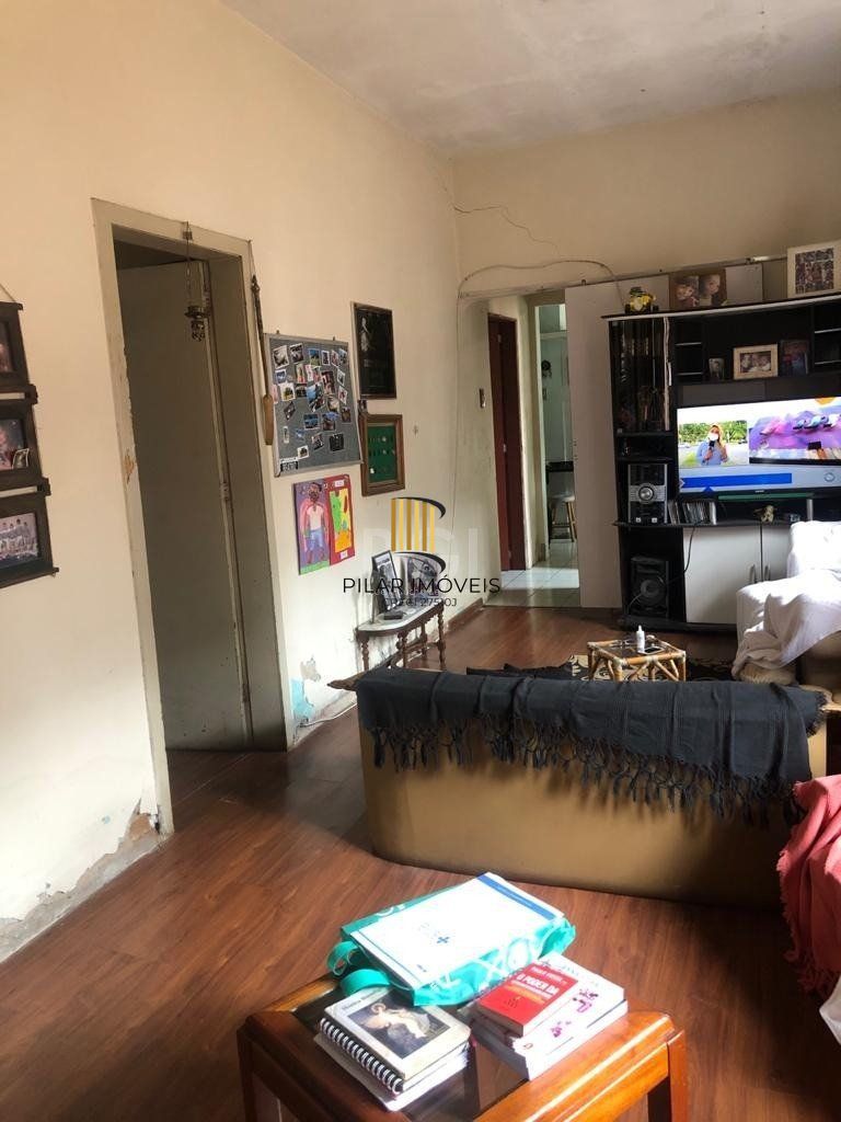 Casa/terreno medindo 200m² de privativo, 550m² totais  no bairro Partenon, 9 vag