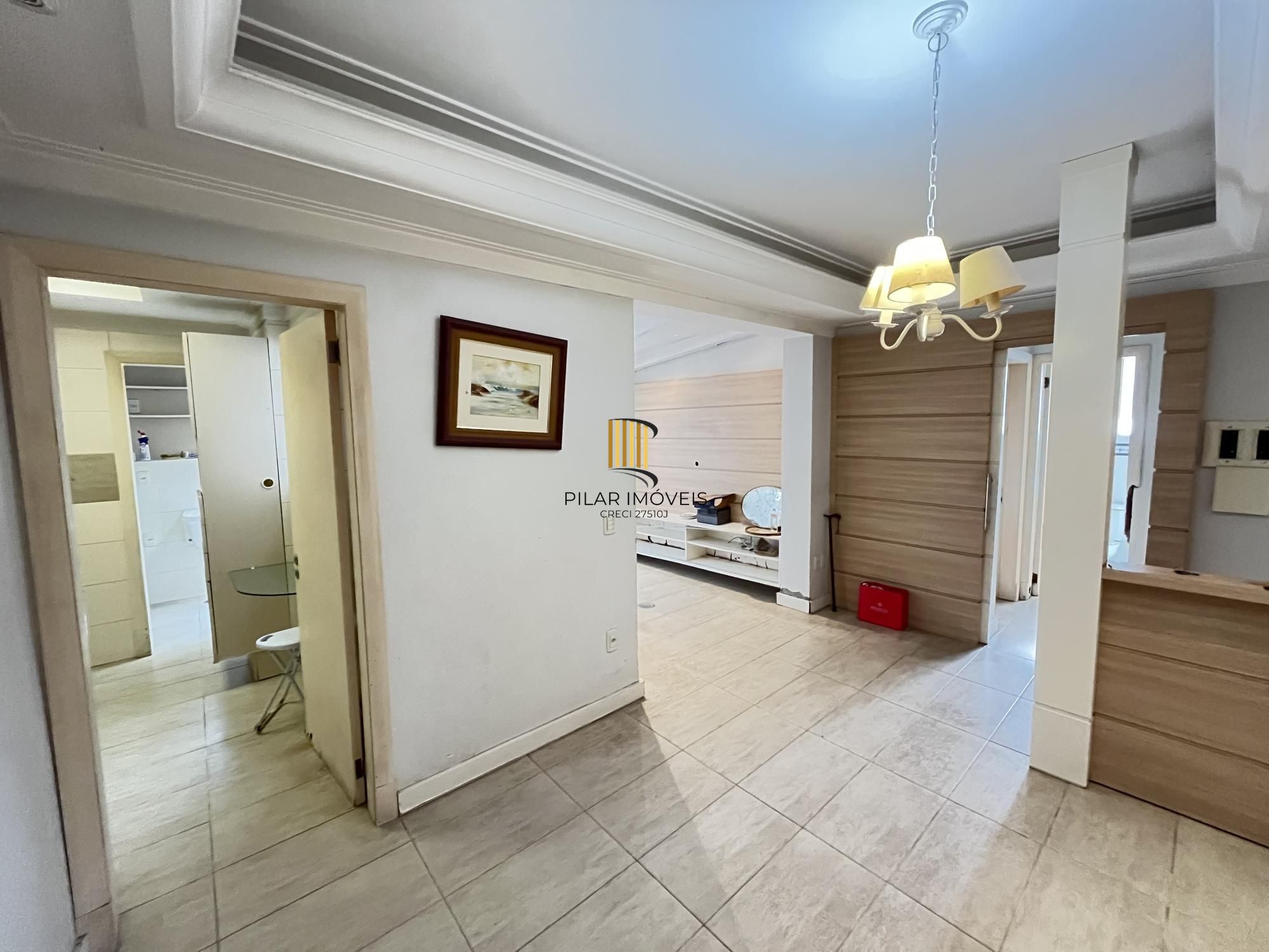 Apartamento de 2 quartos transformados em um no bairro Santa Cecília em POA/RS