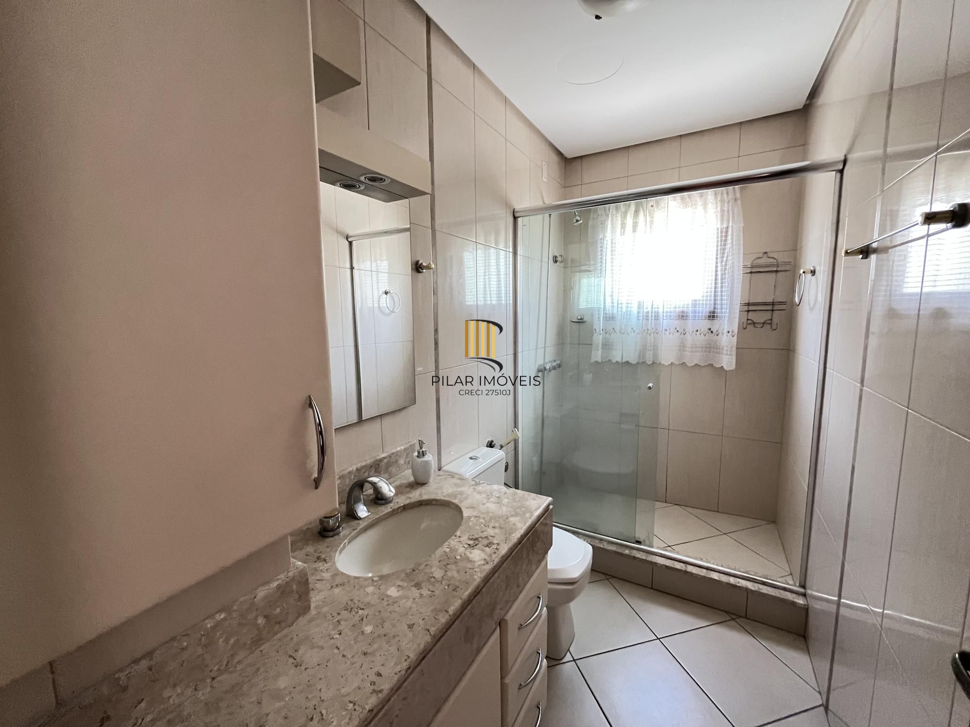 Apartamento de 2 quartos, suite e 1 vaga de garagem no bairro Menino Deus em POA