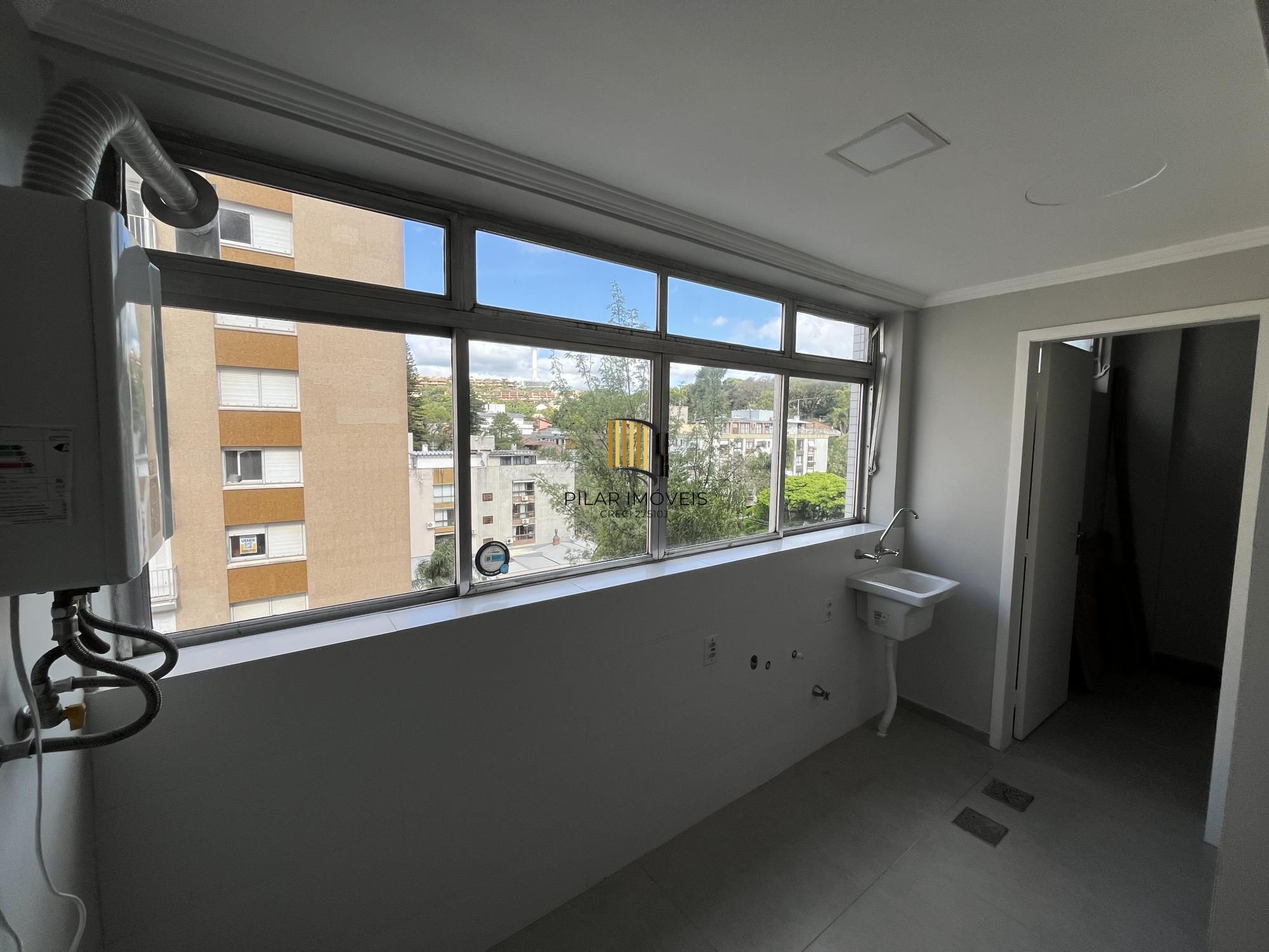 Apartamento de 3 quartos, suíte e 1 vaga de garagem no bairro Menino Deus em POA