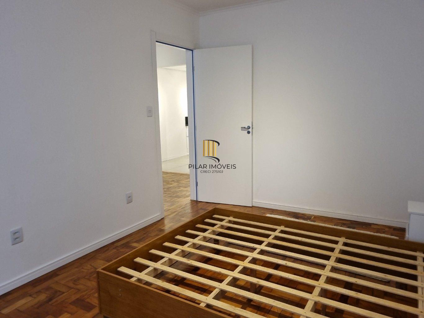 Apartamento desocupado de um quarto Centro de Porto Alegre