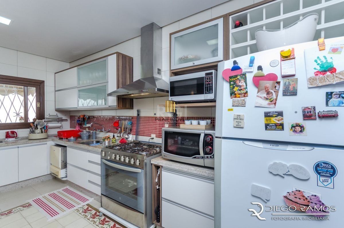 Casa para Venda - 216m², 4 dormitórios, sendo 1 suites, 4 vagas - Menino Deus