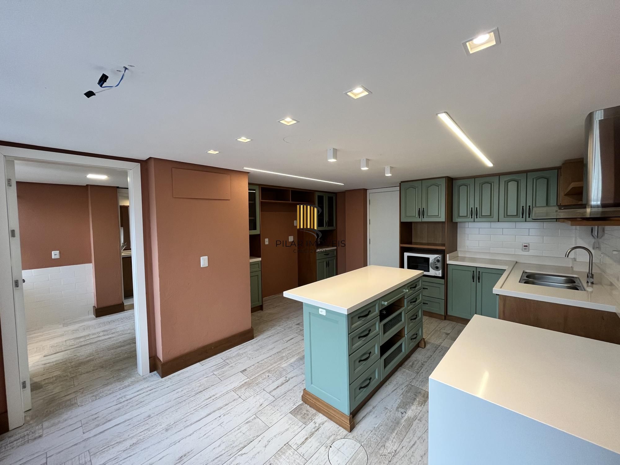 Apartamento de 4 quartos, suíte, amplo closet, dependência e 2 vagas de garagem