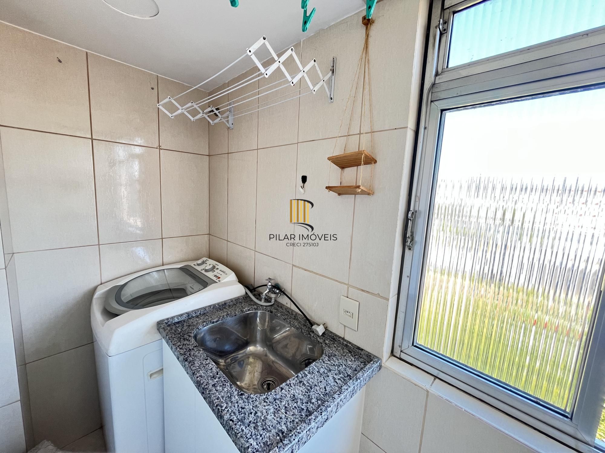 Apartamento de 2 quartos, suíte e 1 vaga de garagem no bairro Farroupilha em POA