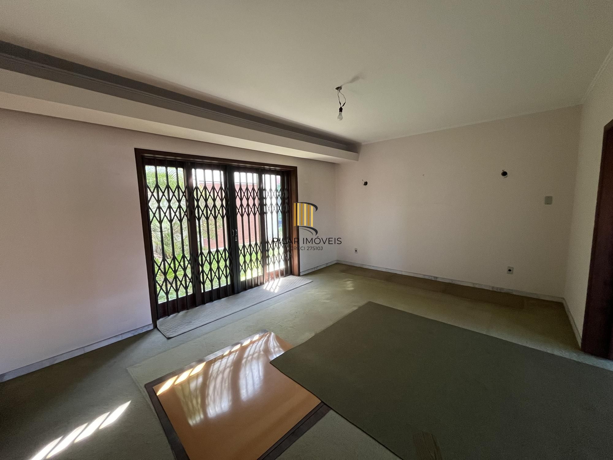 Casa de 4 quartos, 2 suítes e 2 vagas de garagem no bairro Boa Vista em POA