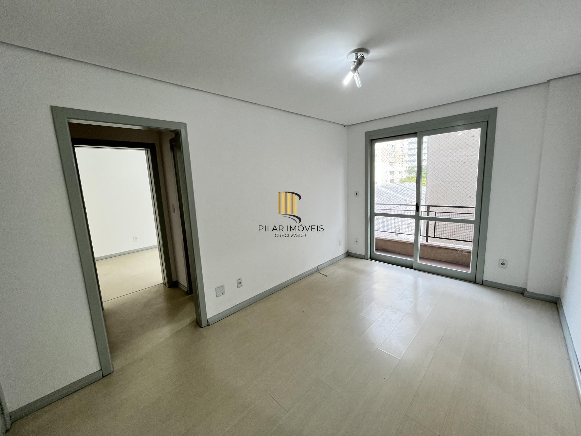 Apartamento de 1 quarto, 2 sacadas e 1 vaga de garagem no bairro Farroupilha POA
