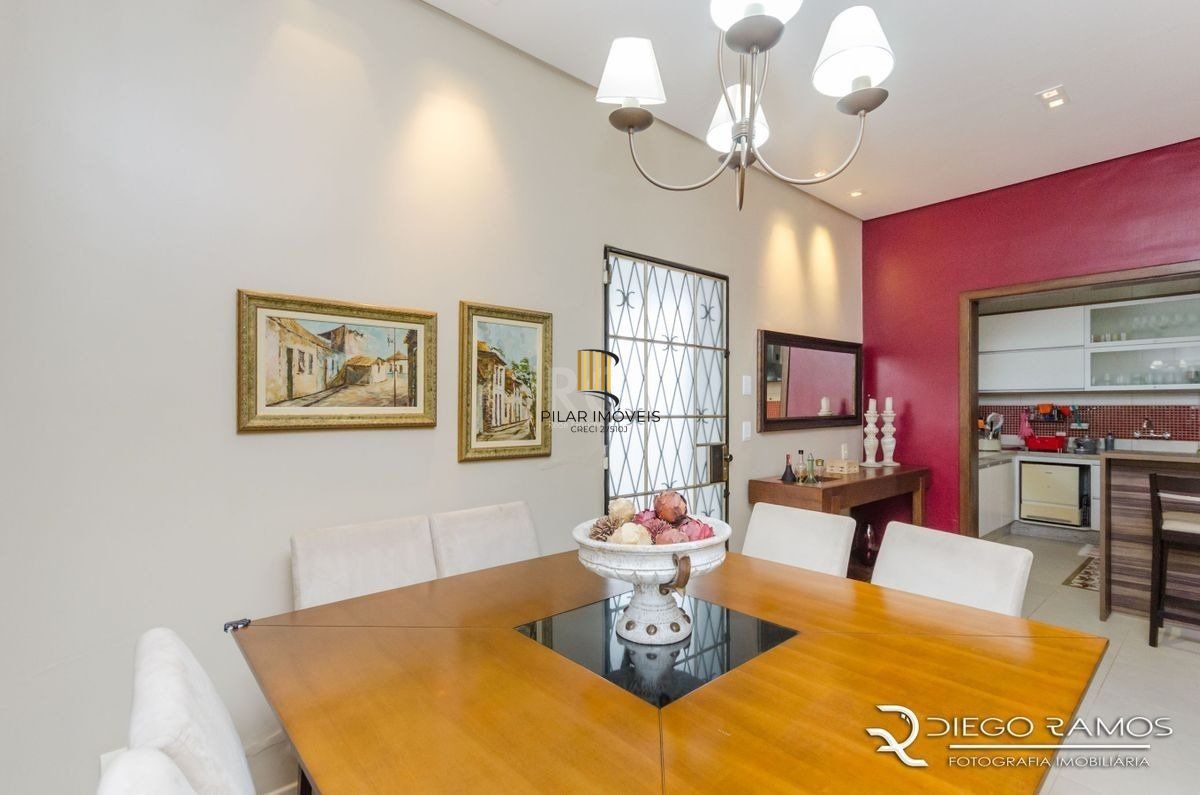 Casa para Venda - 216m², 4 dormitórios, sendo 1 suites, 4 vagas - Menino Deus