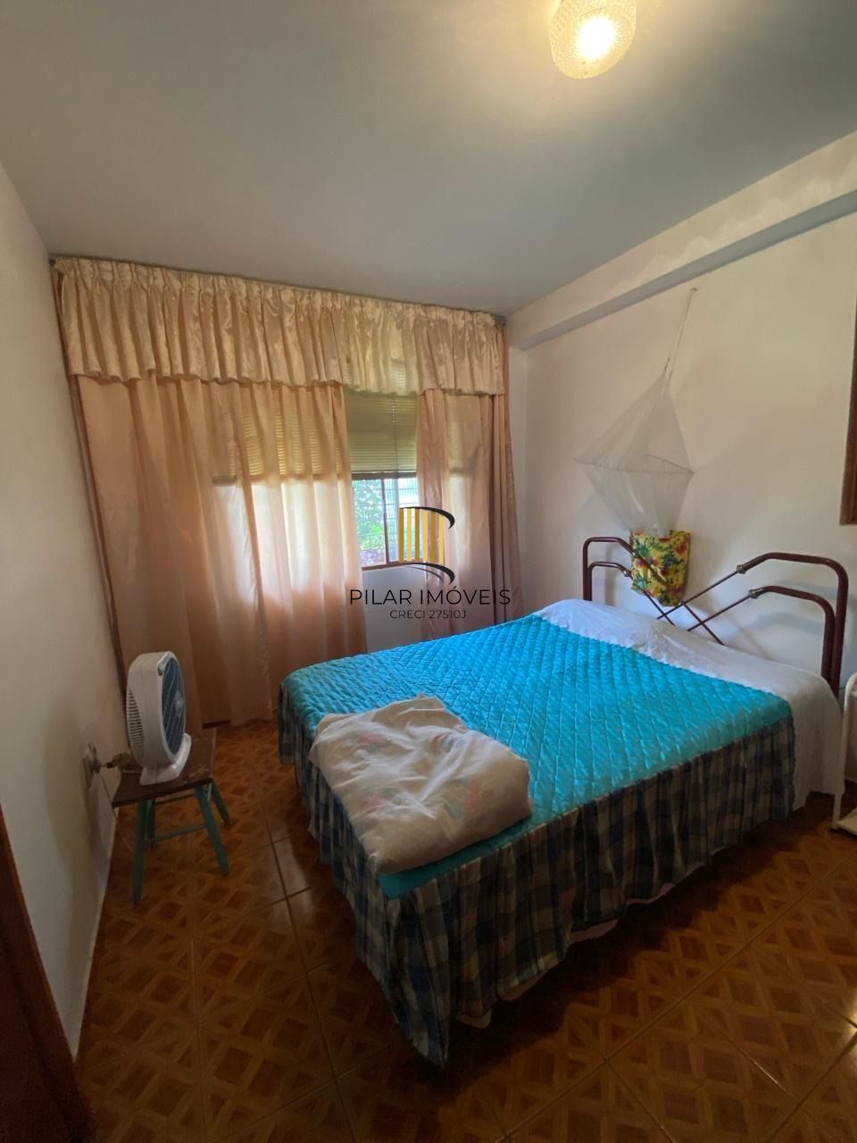 Ótima casa de dois pavimentos localizada no Bairro Restinga