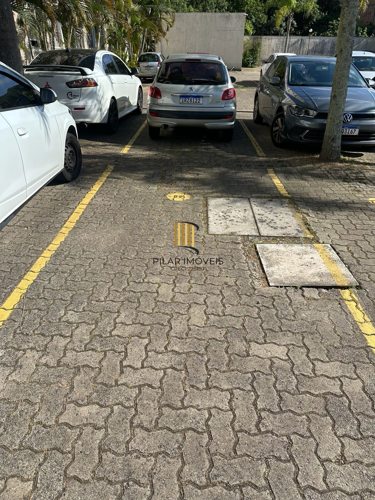 Apartamento com suíte semi mobiliado