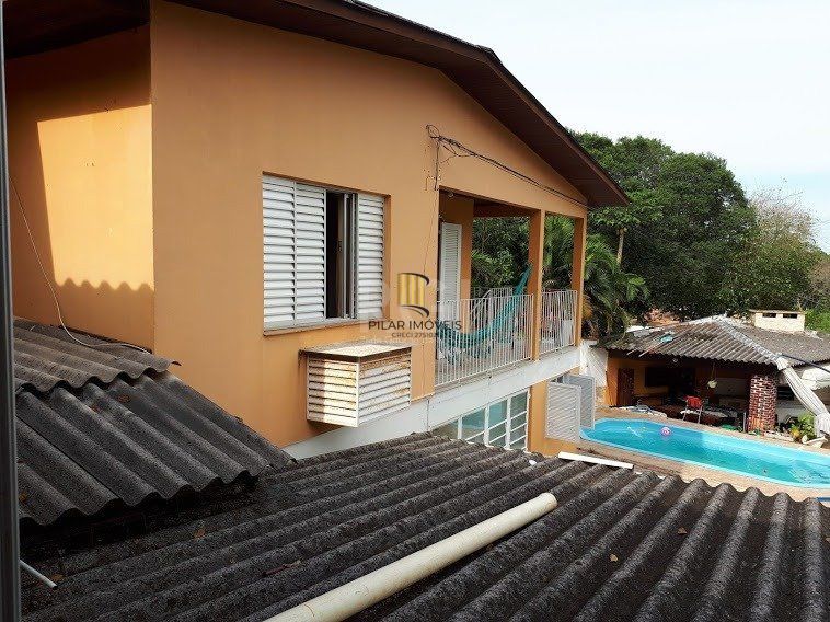 Casa com 4 dormitórios no bairro Vila Nova
