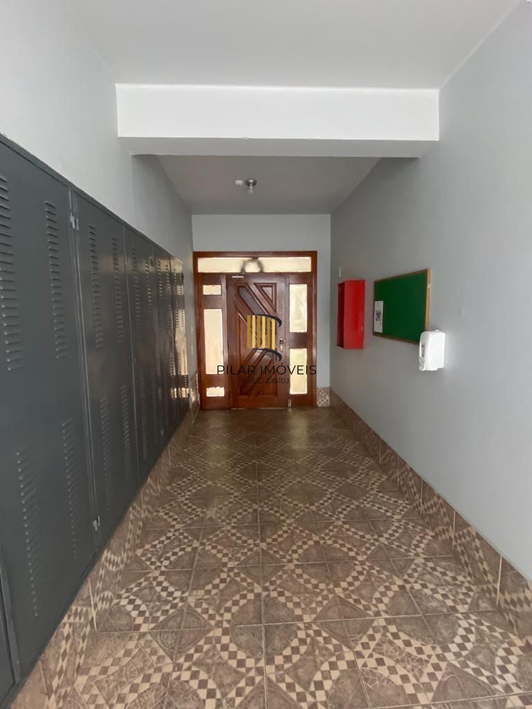 Apartamento de dois dormitórios localizado no bairro Passo da Arreia