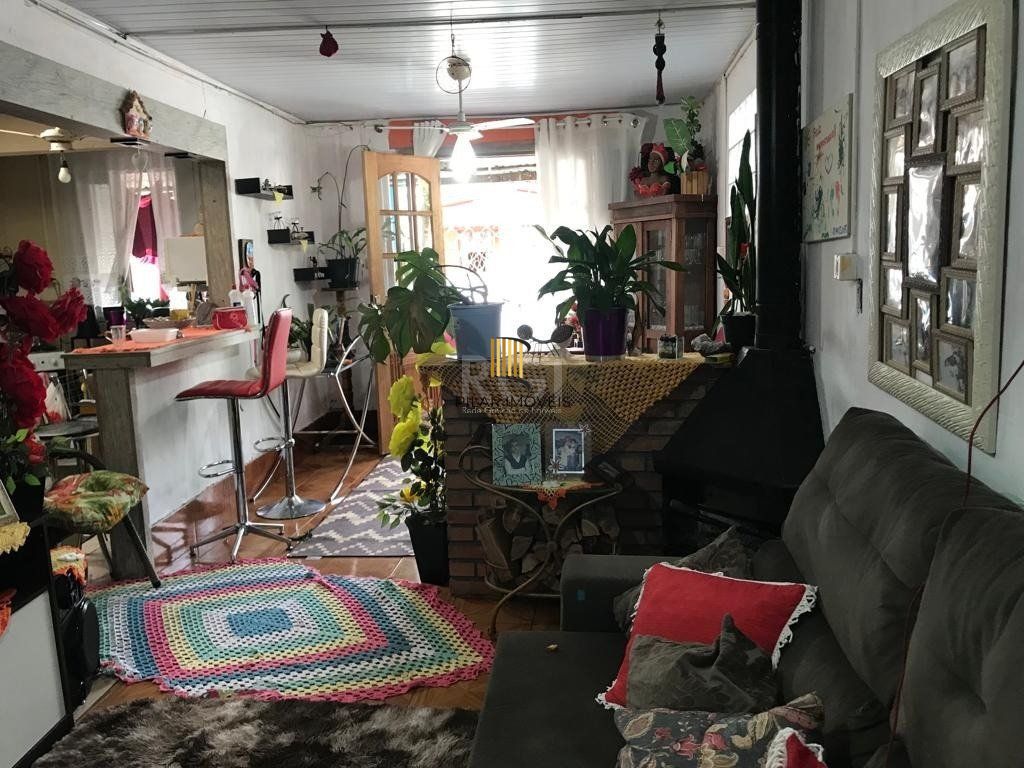 Casa no bairro Camaquã - 4 dormitórios