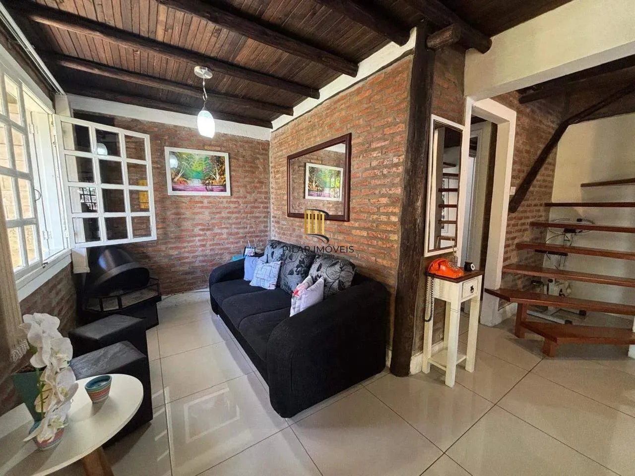 Casa Completa no Condomínio Cantegril: 4 Dormitórios, 2 Suítes, Piscina, Espaço Gourmet, Lareira e Pátio Arborizado