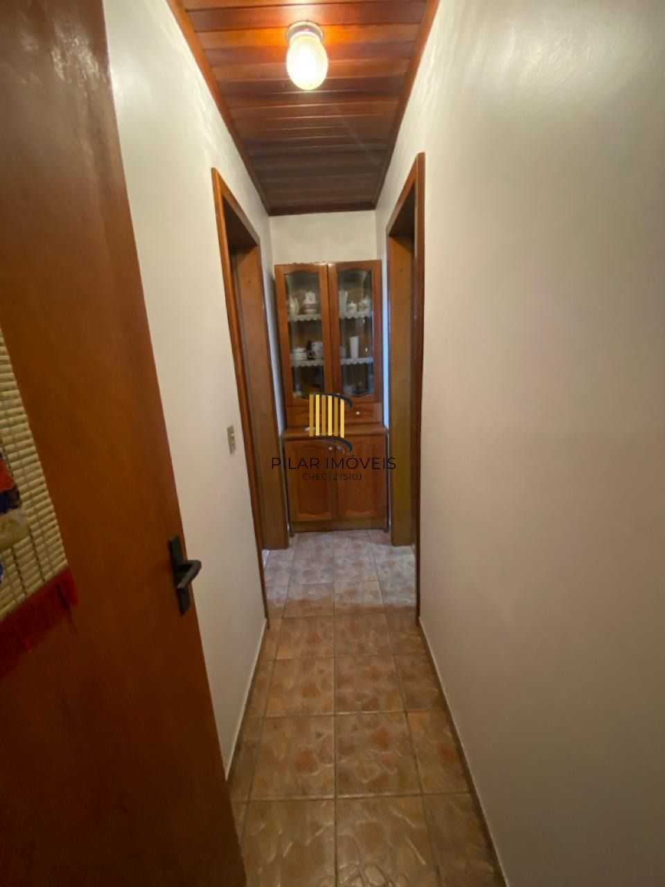 Ótima casa de dois pavimentos localizada no Bairro Restinga