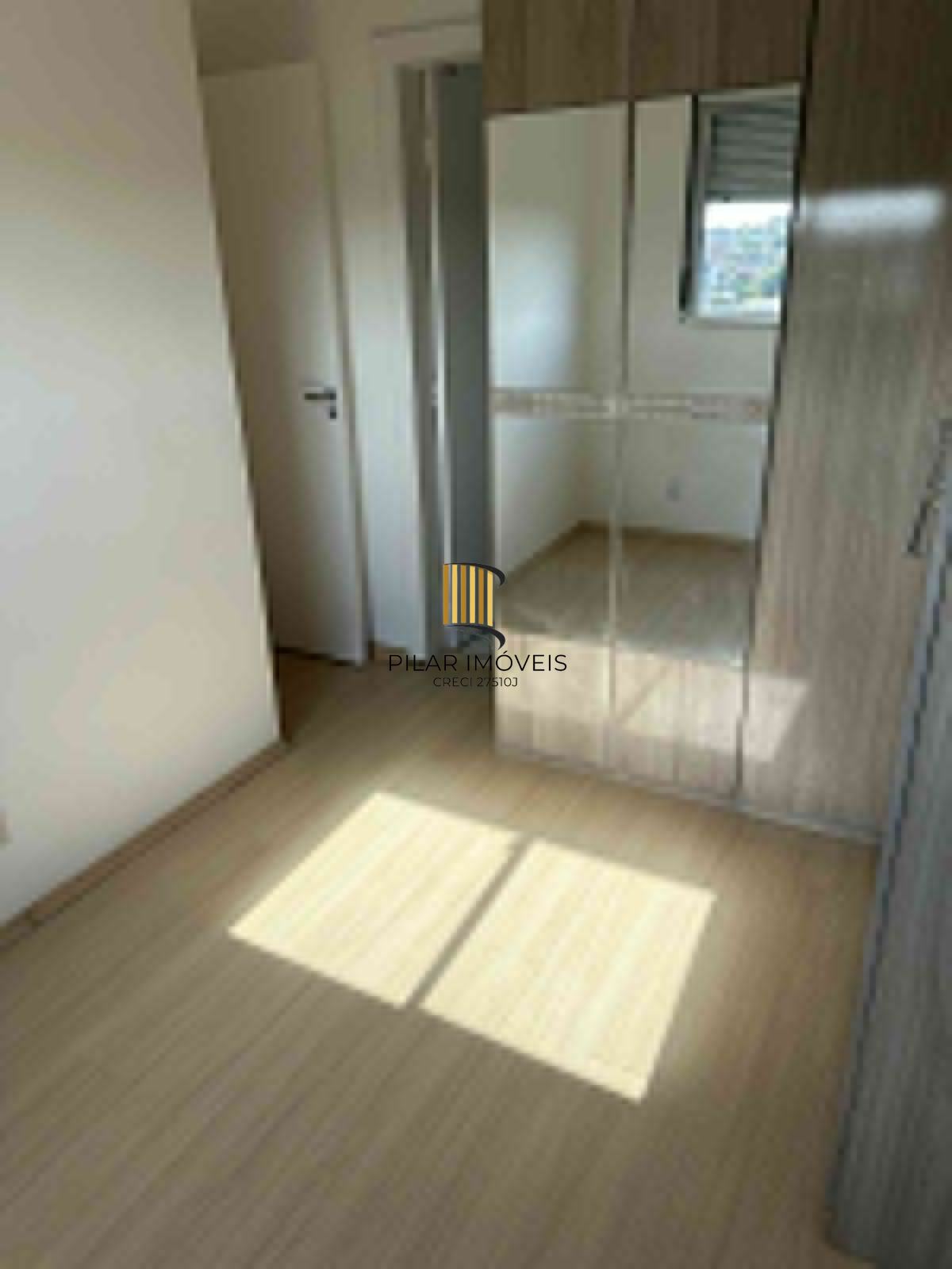 Apartamento com suíte semi mobiliado