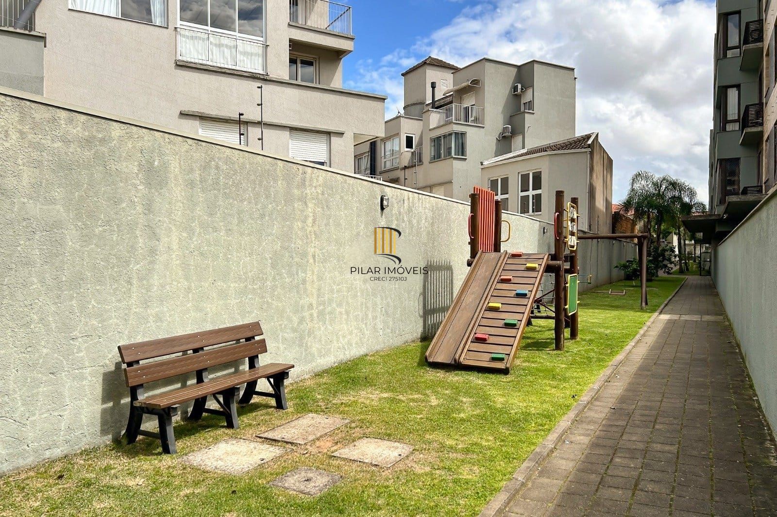 Apartamento no bairro Ipanema, 3 dormitórios - 1 suíte - 2 vagas