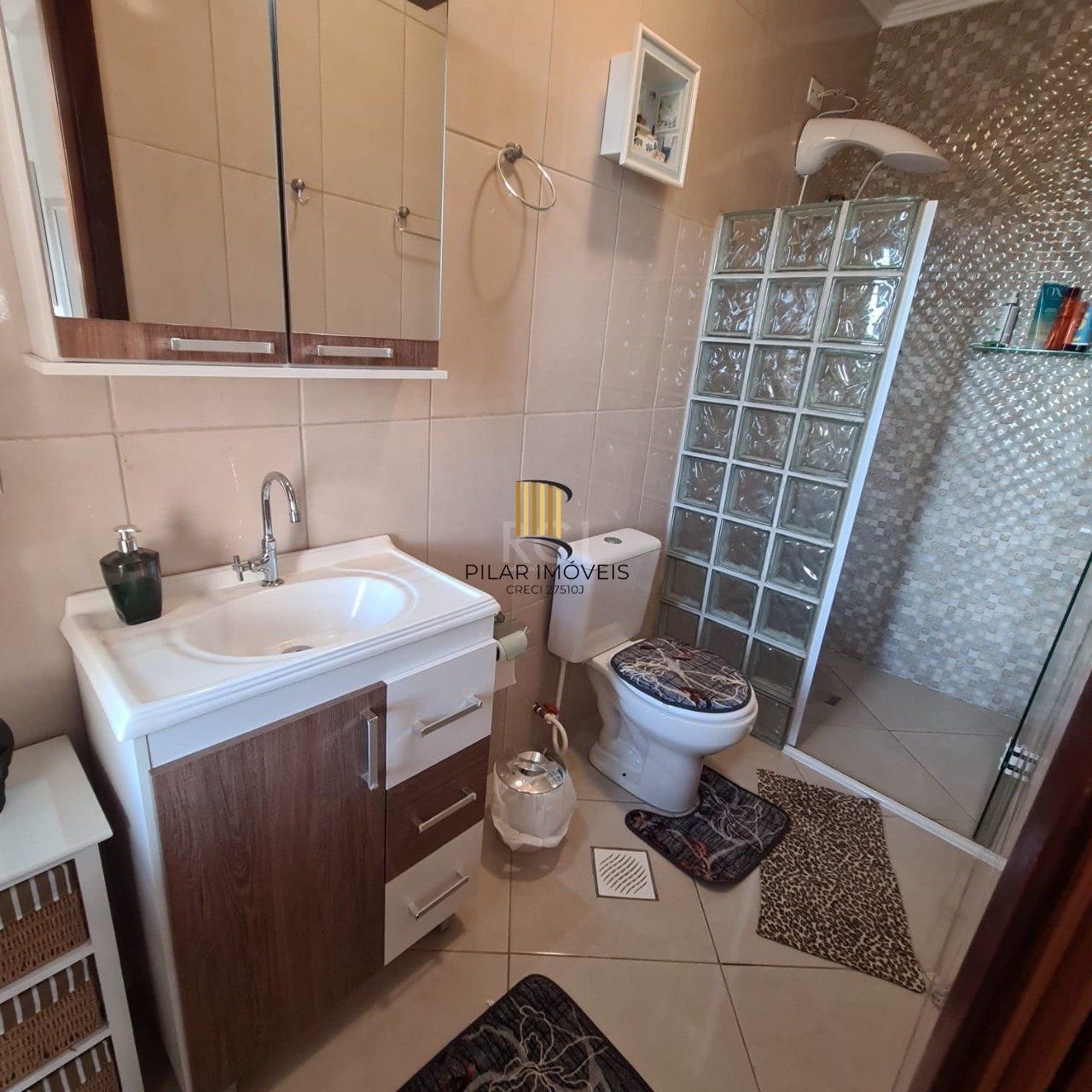 Casa no bairro Hípica - 4 dormitórios