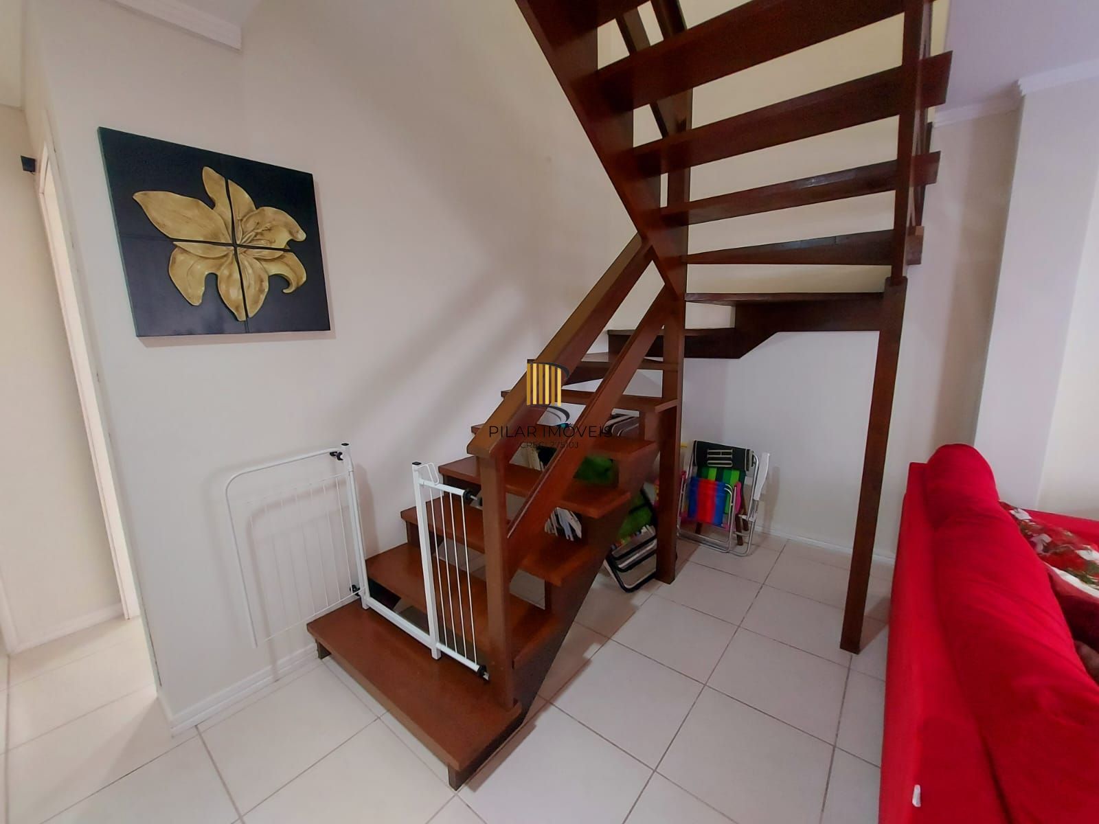 Ótimo sobrado semi mobiliado, 4 dormitórios sendo uma suíte, com piscina, em frente ao mar em Nova Tramandaí