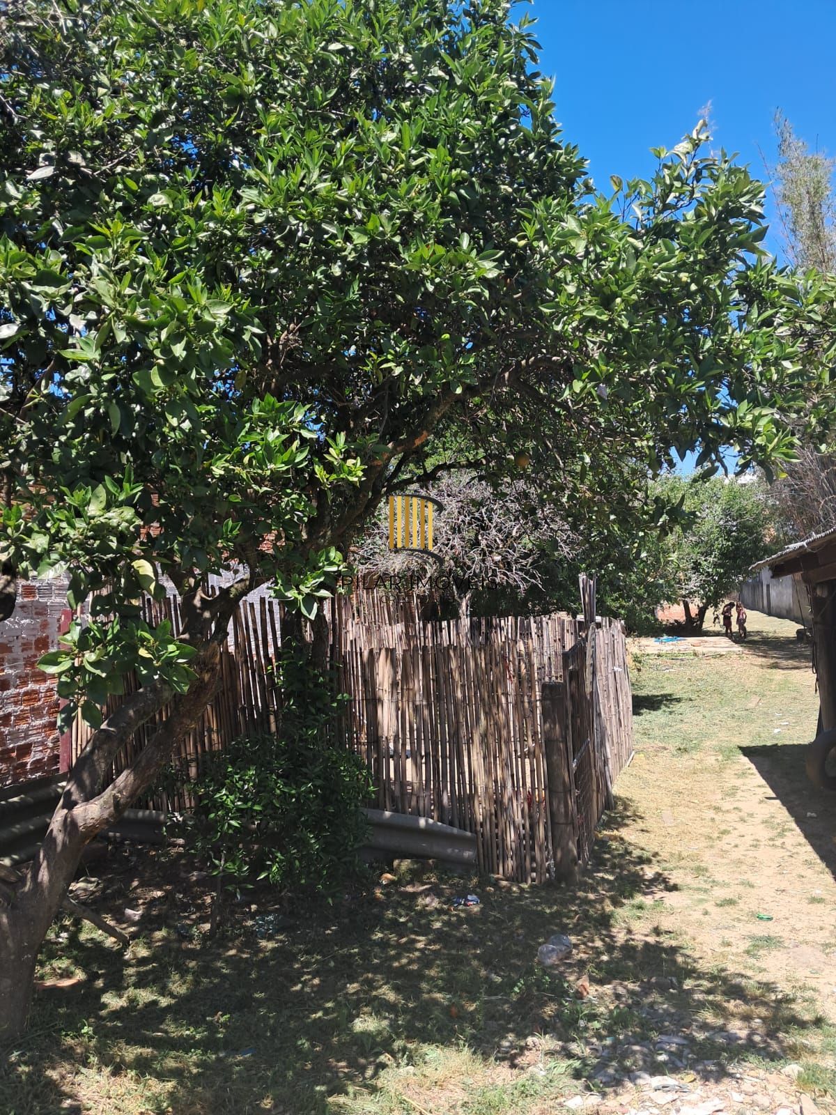 Terreno 11x160 com 2 casas