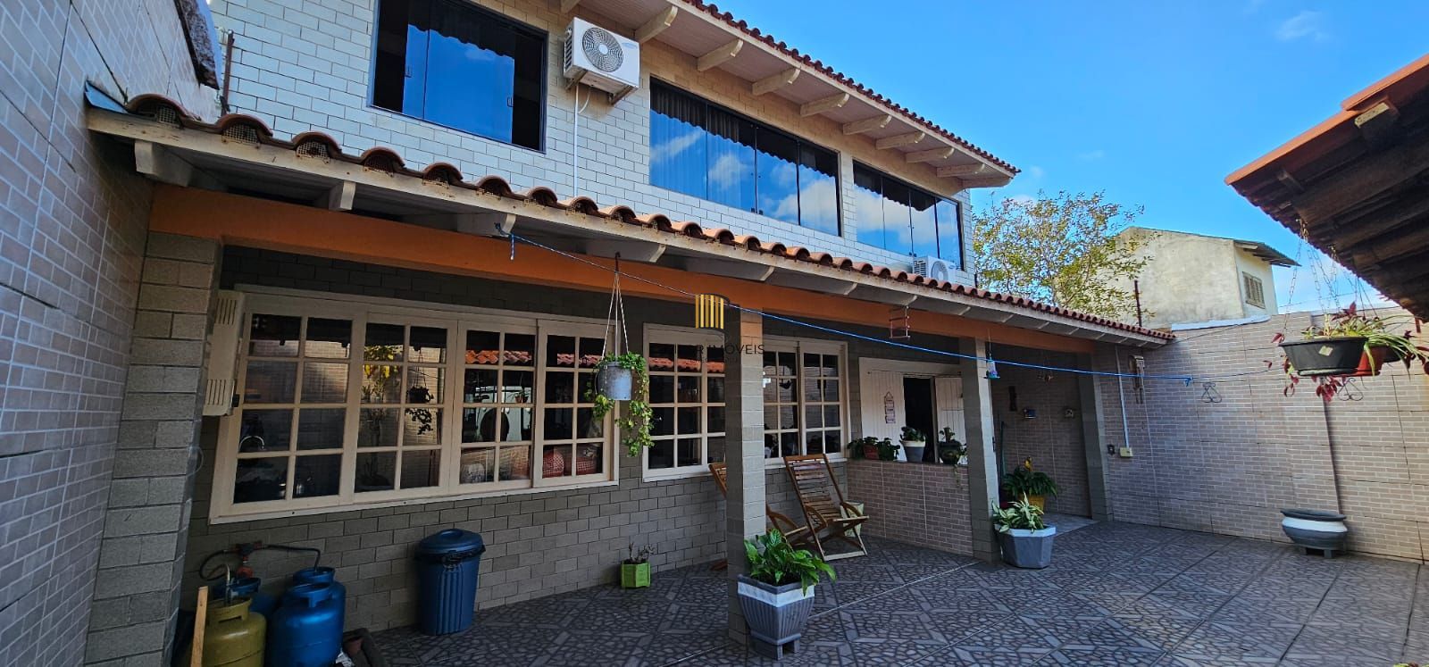 Casa 3 dormitórios Bairro Guarujá