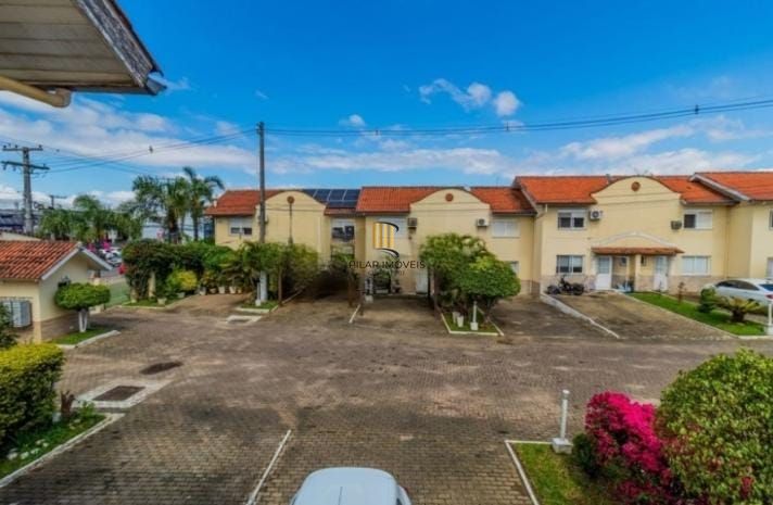 Sobrado em condomínio no bairro Hípica - 2 dormitórios