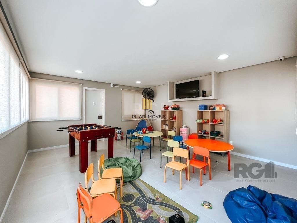 Casa em Condomínio no bairro Pedra Redonda - 5 dormitórios