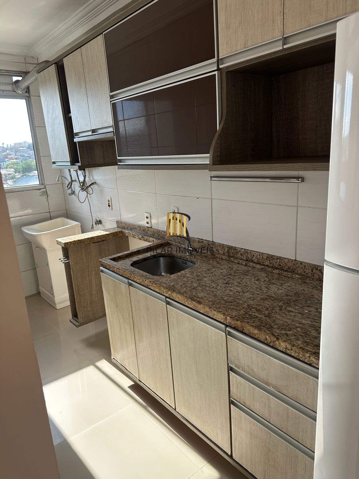 Apartamento com suíte semi mobiliado