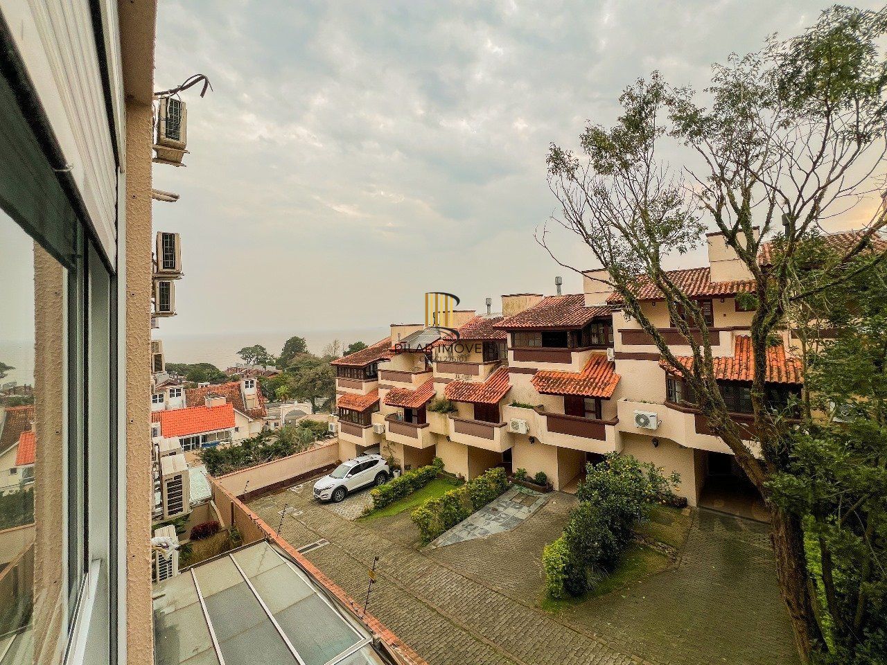 Casa em Condomínio no bairro Pedra Redonda - 5 dormitórios