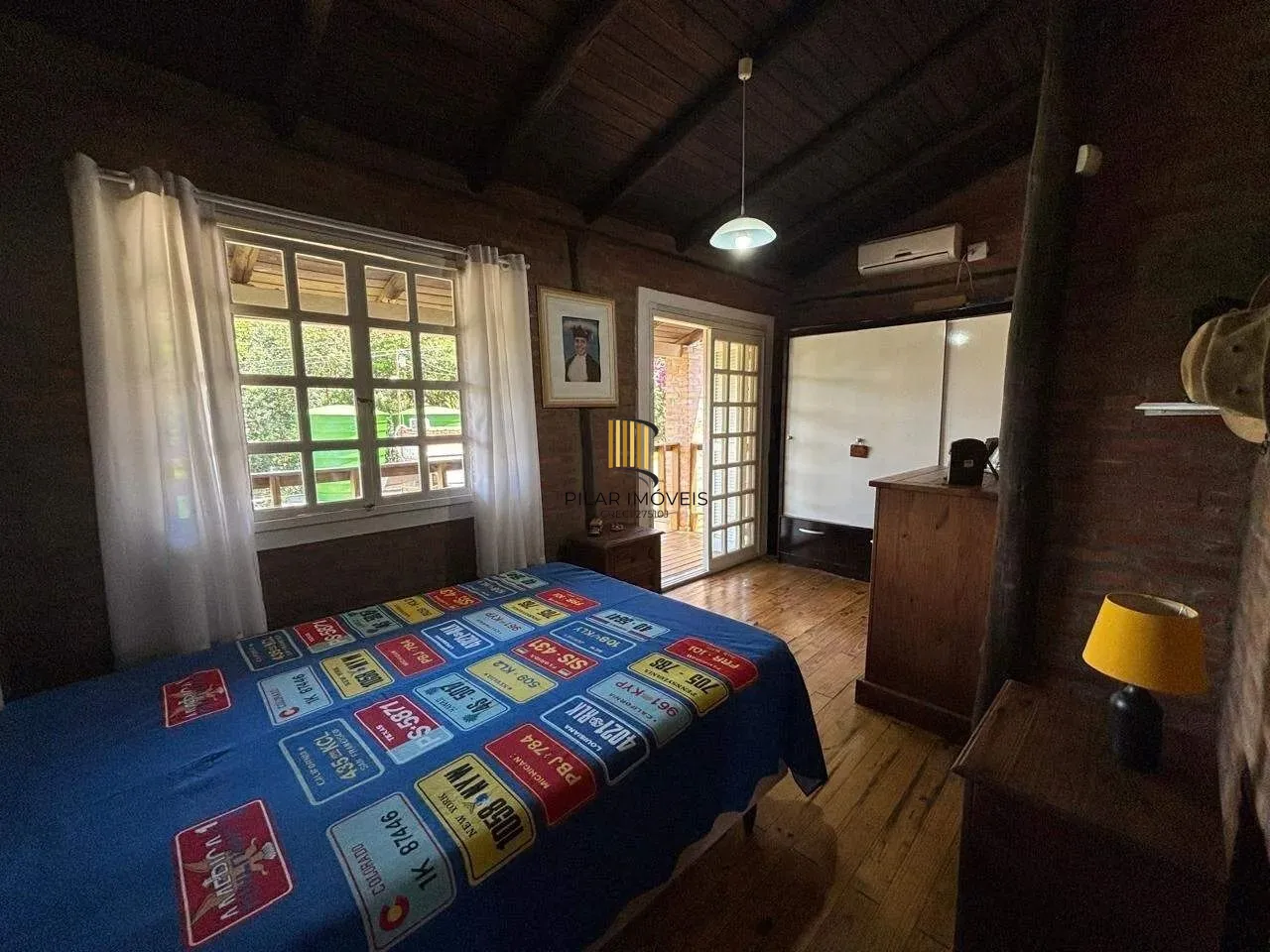 Casa Completa no Condomínio Cantegril: 4 Dormitórios, 2 Suítes, Piscina, Espaço Gourmet, Lareira e Pátio Arborizado