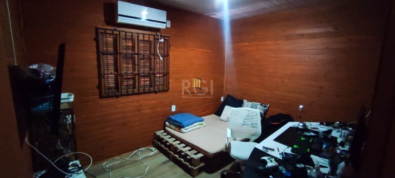 Casa de esquina no bairro Guarujá