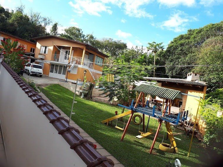 Casa com 4 dormitórios no bairro Vila Nova