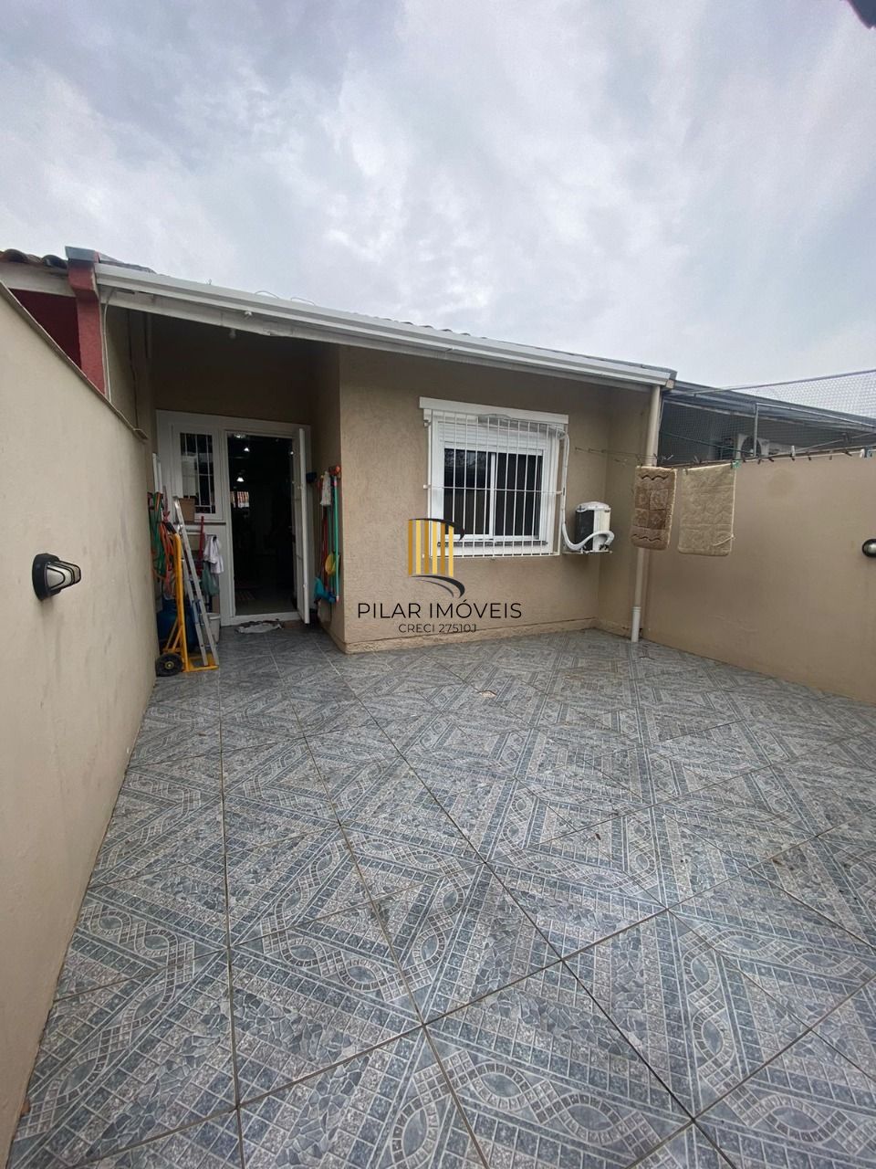 Casa 2 dormitórios no bairro Hípica